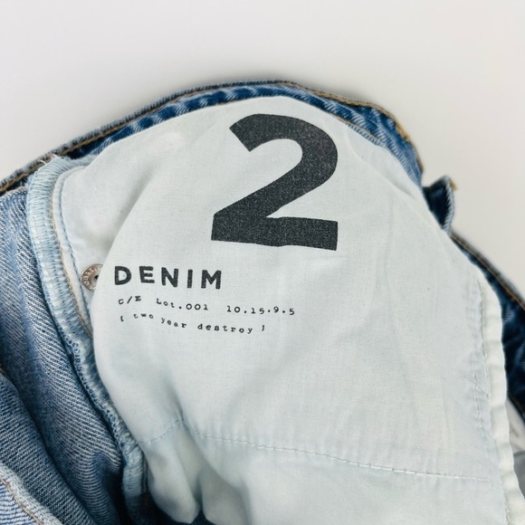 Current/Elliott Straight Distressed Light Wash Jeans - Picture 7 of 7